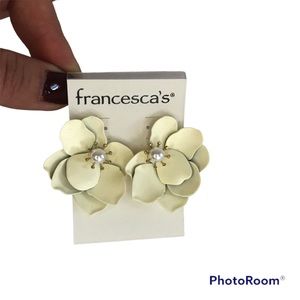 Francesca’s Off White Flower Earrings NWT